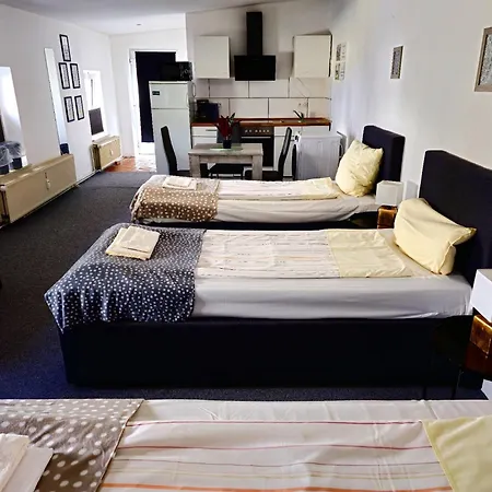 Apartment Zentrale - Optimal Fuer Kurz- Oder Langzeitaufenthalte Neumuenster